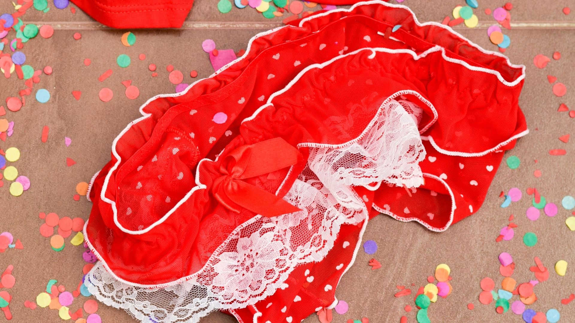 Capodanno 2016: intimo rosso e calze speciali!