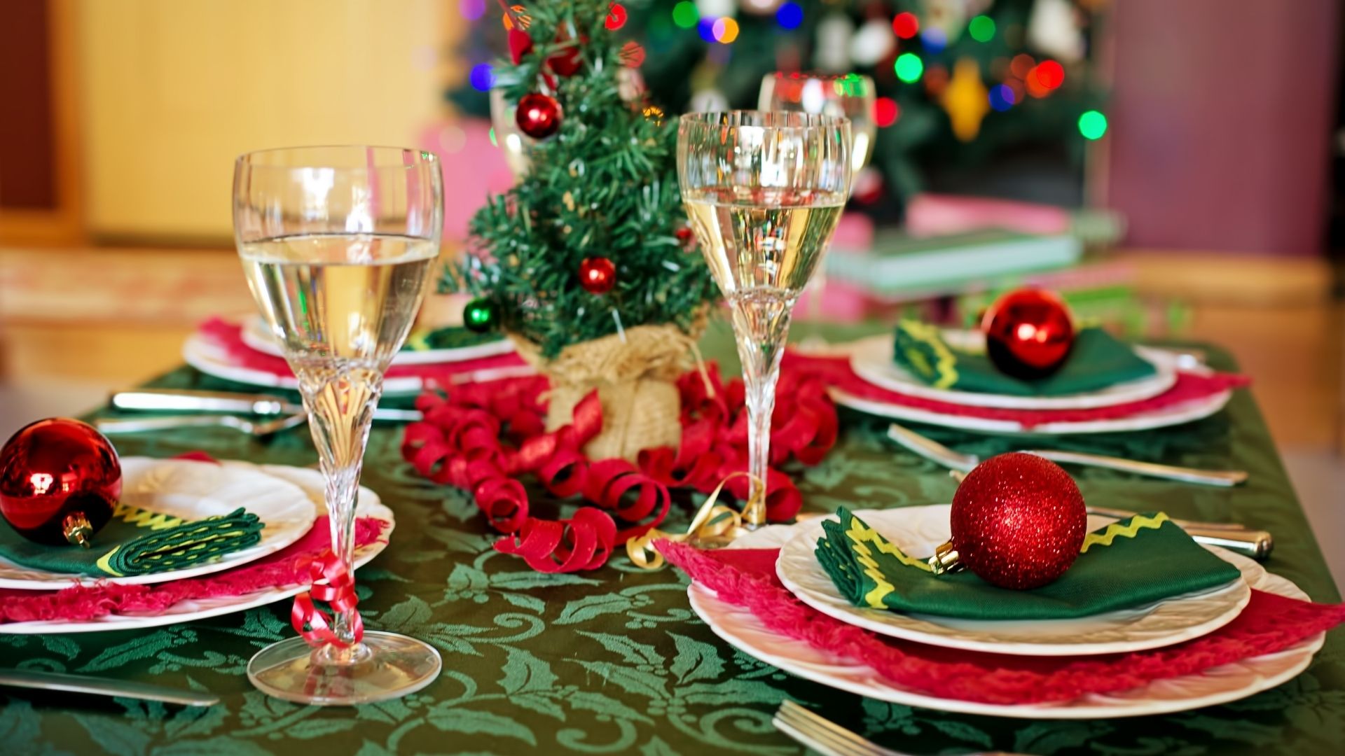 Come piegare i tovaglioli per decorare la tavola di Natale