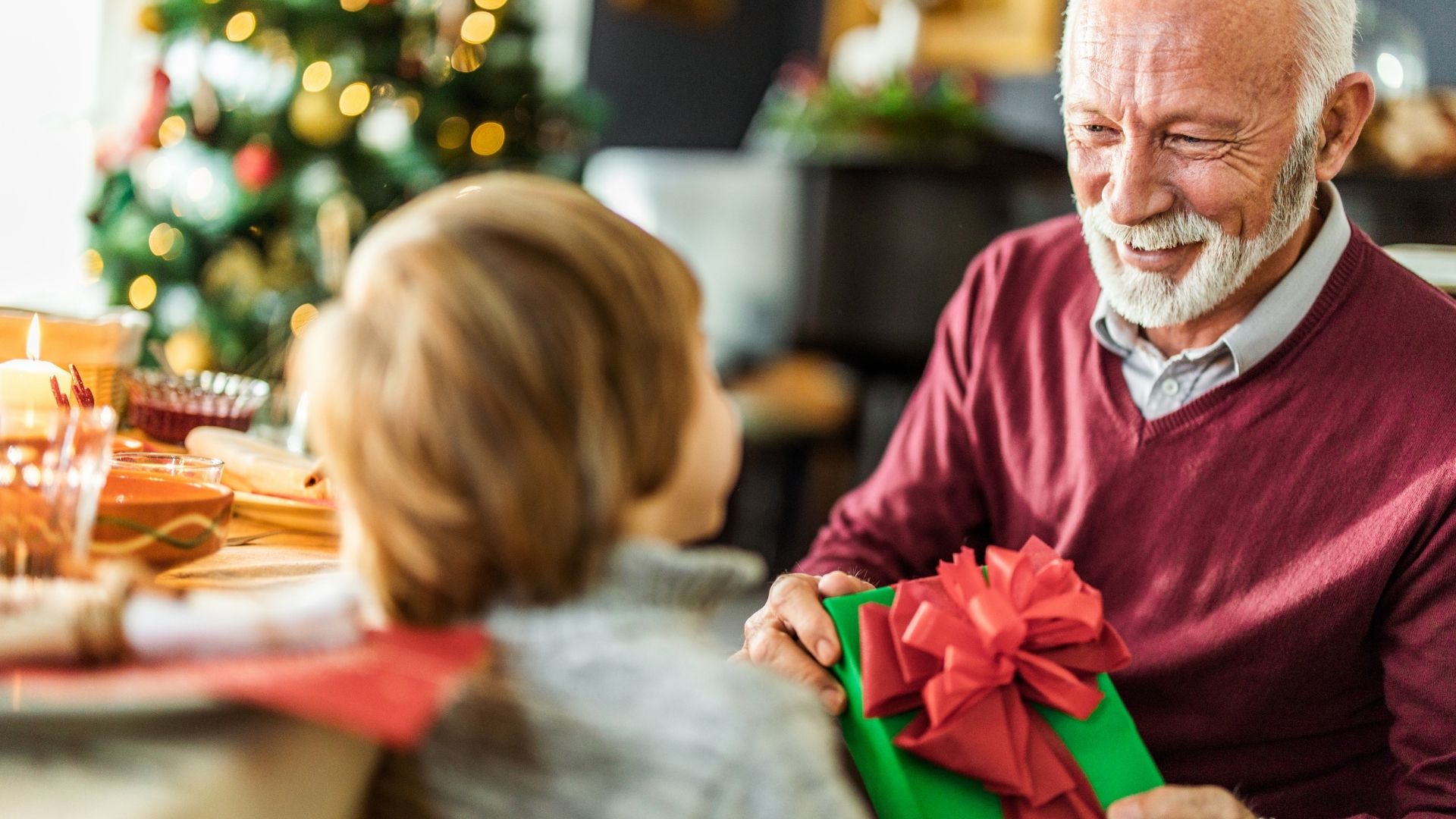 Regali di Natale: 5 idee per il nonno