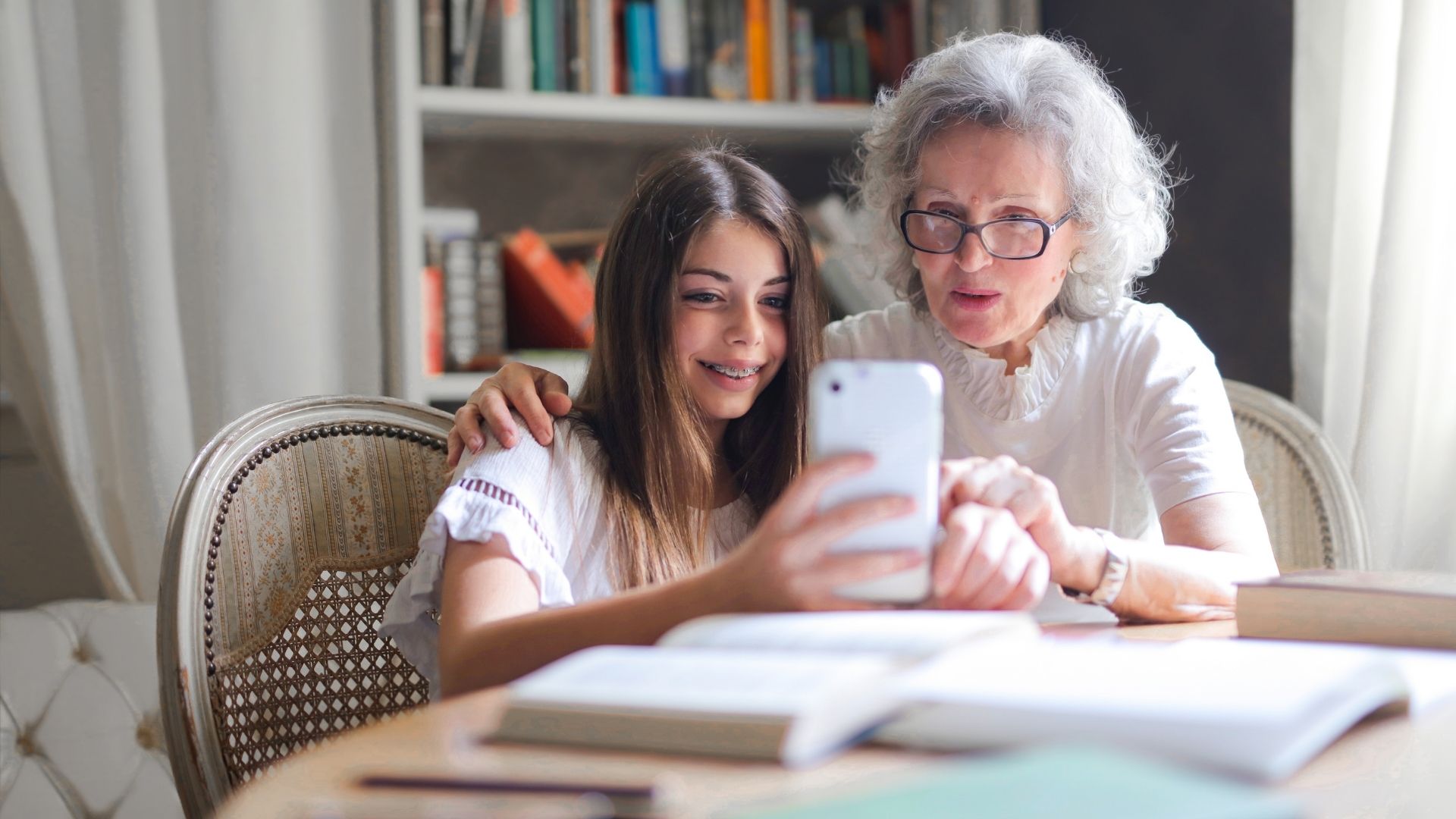 Regali di Natale: 5 idee per la nonna
